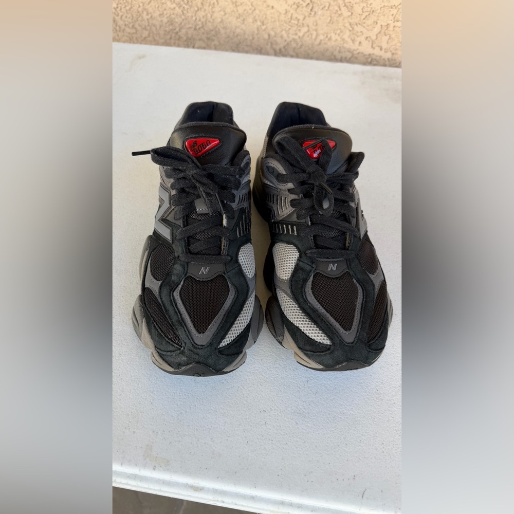 New Balance Men's Black and Gray Athletic Shoes Size 10